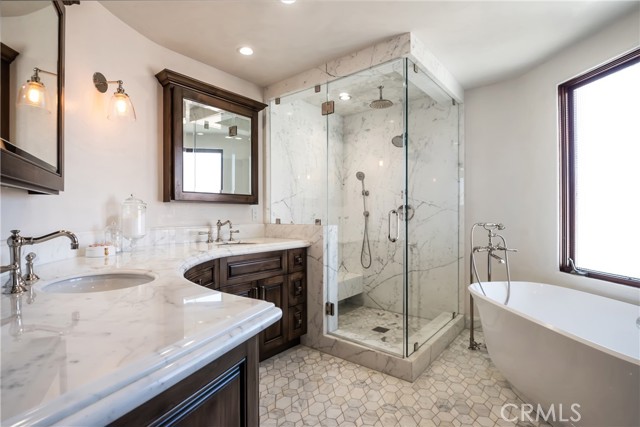 Detail Gallery Image 13 of 19 For 221 30th St, Manhattan Beach,  CA 90266 - 4 Beds | 4/1 Baths