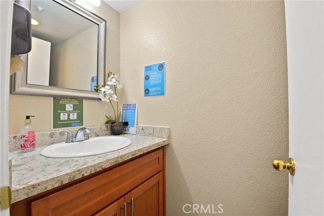 Detail Gallery Image 12 of 24 For 17049 La Vesu Rd., Fontana,  CA 92337 - 4 Beds | 2/1 Baths