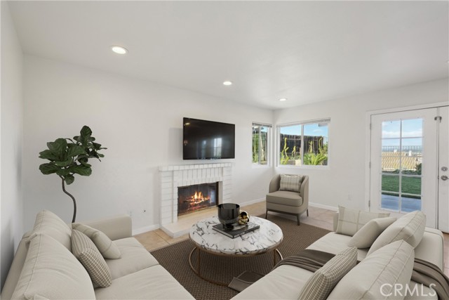 Detail Gallery Image 9 of 25 For 729 La Loma Ln, Corona,  CA 92879 - 4 Beds | 2/1 Baths