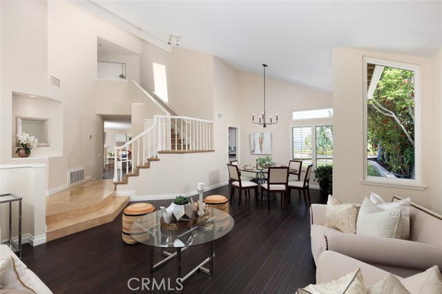 Spacious Living Room - Dining Room and Entry