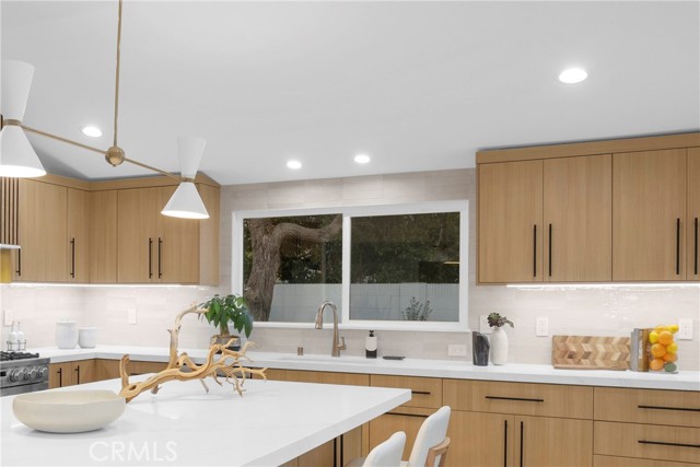 Detail Gallery Image 11 of 33 For 20942 Queens Park, Huntington Beach,  CA 92646 - 5 Beds | 3 Baths