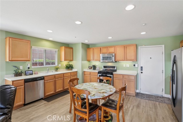 Detail Gallery Image 11 of 31 For 18418 Whitewater, Riverside,  CA 92508 - 4 Beds | 2/1 Baths