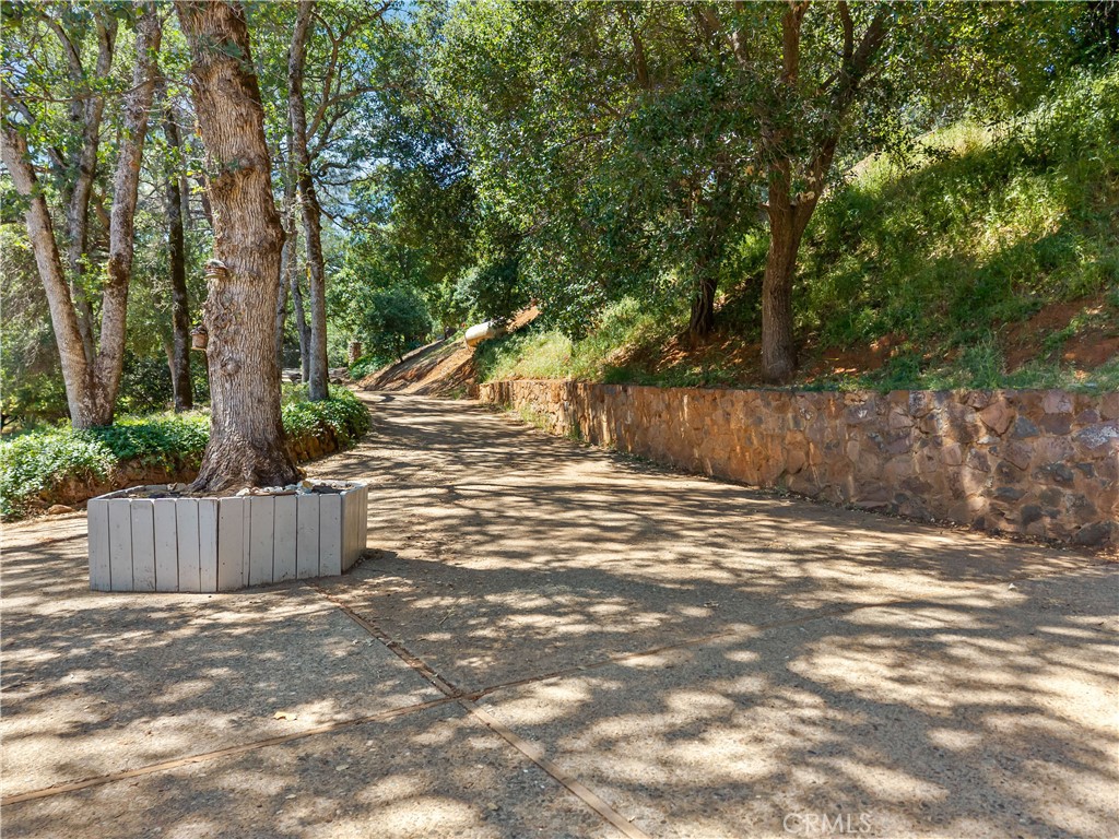 https://media.crmls.org/medias/c9b7b4cc-6430-4e54-b3fe-7123cc050287.jpg?preset=X-Large
