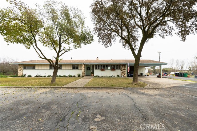 Detail Gallery Image 4 of 59 For 25565 Road 13, Chowchilla,  CA 93610 - 4 Beds | 3 Baths