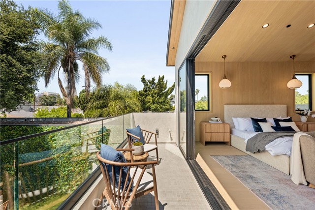 Detail Gallery Image 17 of 38 For 13536 Morrison St, Sherman Oaks,  CA 91423 - 6 Beds | 6/1 Baths