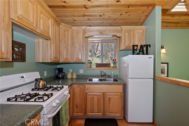 Detail Gallery Image 10 of 26 For 33653 Green Valley Ln, Green Valley Lake,  CA 92341 - 1 Beds | 1 Baths