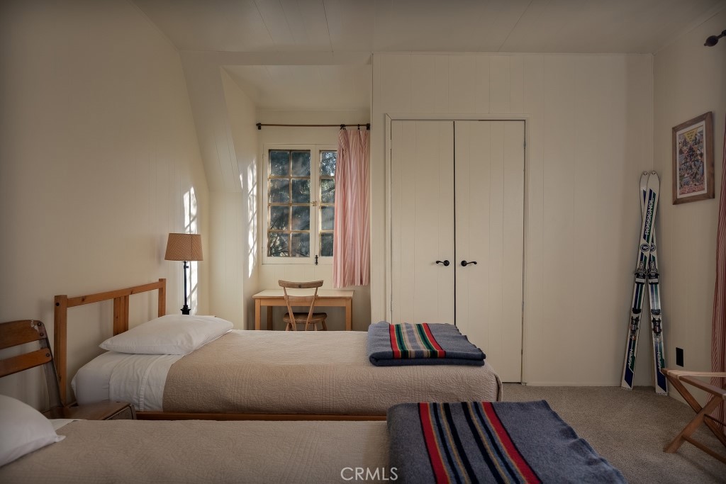 https://media.crmls.org/medias/c9ba9d6e-4736-4183-9819-c9dde56e961b.jpg?preset=X-Large