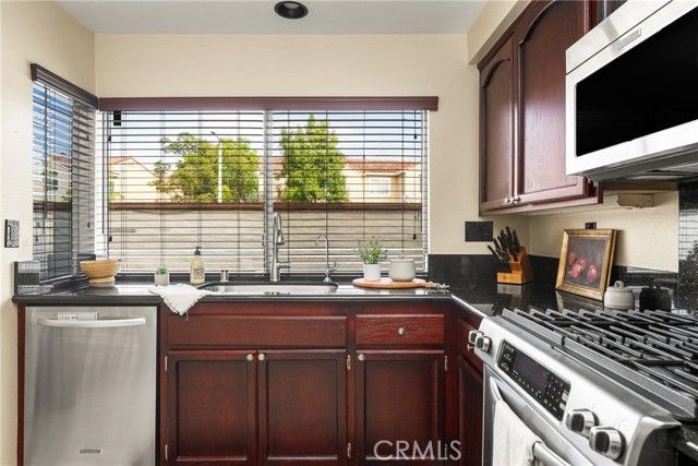 Detail Gallery Image 15 of 38 For 2527 Avenita Alpera, Tustin,  CA 92782 - 2 Beds | 2/1 Baths