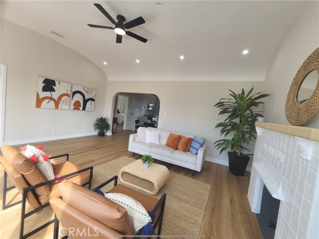 Detail Gallery Image 3 of 15 For 5414 Hillcrest, Los Angeles,  CA 90043 - 3 Beds | 2 Baths