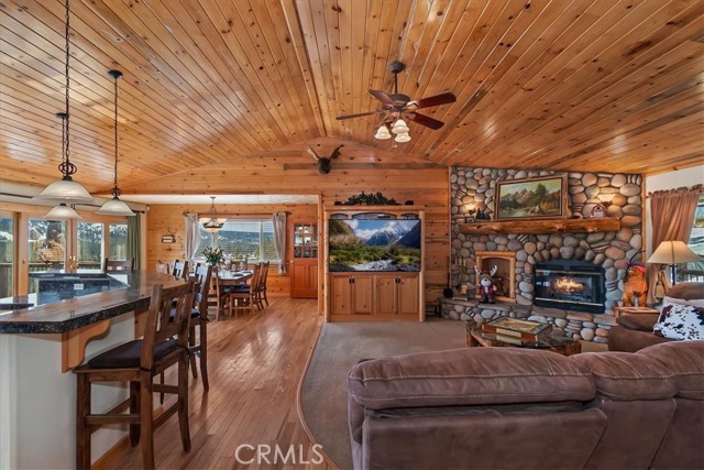 Detail Gallery Image 8 of 75 For 42545 Pegasus, Big Bear Lake,  CA 92315 - 5 Beds | 4 Baths