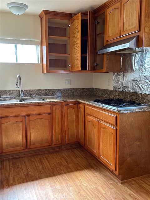 5255 Sumner Avenue, Los Angeles CA: https://media.crmls.org/medias/c9bbae81-ef60-4f0b-94a0-c7685bc98597.jpg