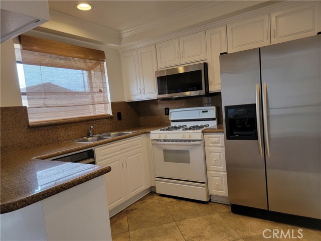 Detail Gallery Image 2 of 18 For 4312 W 182nd St, Torrance,  CA 90504 - 2 Beds | 2/1 Baths