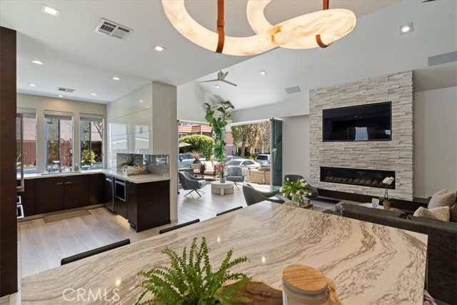 29 W Neapolitan Lane, Long Beach CA: https://media.crmls.org/medias/c9bde23e-a33e-4833-8dd5-ffcd6ce37aa3.jpg
