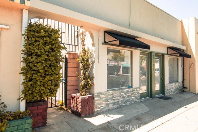 7129 Owensmouth Avenue, Canoga Park (los Angeles), California 91303, ,Commercial Lease,For Rent,7129 Owensmouth Avenue,CRTR24165997