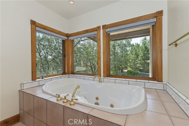 Detail Gallery Image 35 of 64 For 28324 Somerset Ln, Lake Arrowhead,  CA 92352 - 4 Beds | 4/1 Baths