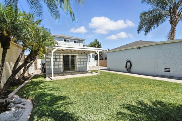 2275 Ximeno Avenue, Long Beach CA: https://media.crmls.org/medias/c9c1435f-40e1-468f-bca6-0aba3b323f73.jpg