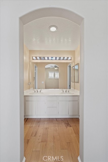 26502 Rock Creek Drive, Valencia CA: https://media.crmls.org/medias/c9c1834d-6649-49a2-b841-7892bf2b90ce.jpg