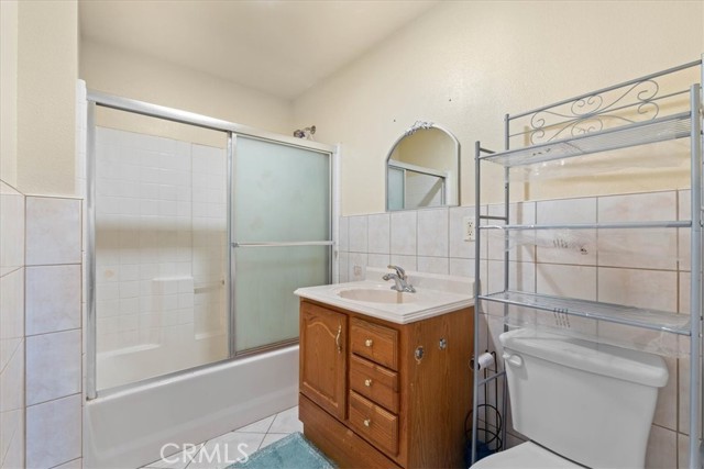 Detail Gallery Image 18 of 37 For 6902 Quakertown Ave, Winnetka,  CA 91306 - 5 Beds | 3 Baths