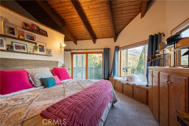 43811 Canyon Crest Drive, Big Bear Lake CA: https://media.crmls.org/medias/c9c2d5a8-fb41-4eb2-99f3-92ec2af0573a.jpg