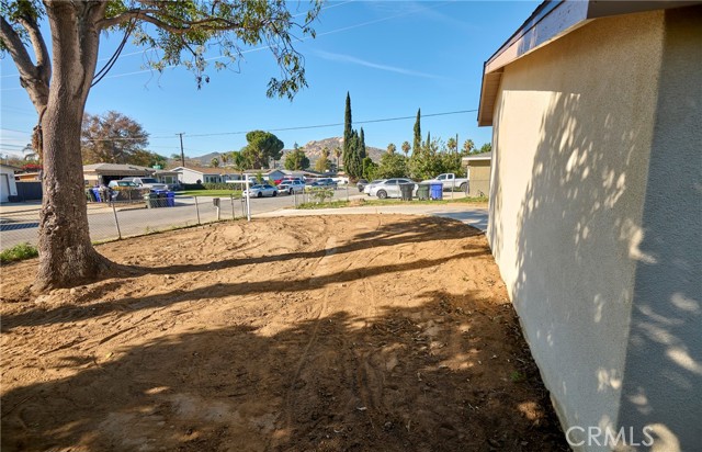 6001 De La Vista, Jurupa Valley CA: https://media.crmls.org/medias/c9c3ae7e-38e6-4eb0-9b38-8a5f1ad72df7.jpg