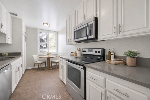 Detail Gallery Image 7 of 38 For 4040 via Marisol #120,  Highland Park,  CA 90042 - 2 Beds | 2 Baths