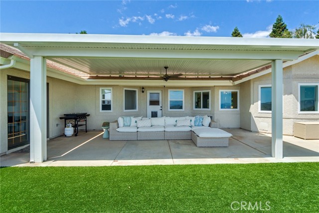 13288 Oak Crest Drive, Yucaipa CA: https://media.crmls.org/medias/c9c56e22-a1a9-4e12-8a25-8c1cd375cfbf.jpg