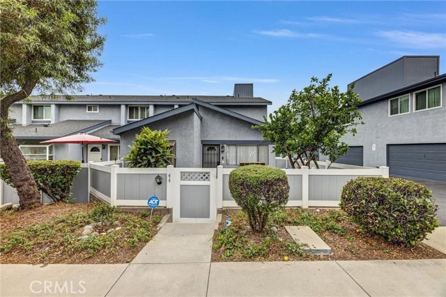 Detail Gallery Image 2 of 27 For 900 W Sierra Madre #44,  Azusa,  CA 91702 - 3 Beds | 2/1 Baths