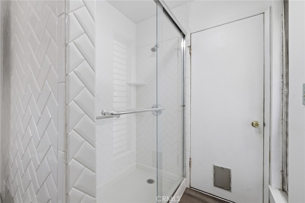 https://media.crmls.org/medias/c9c6289b-d555-40f4-afed-2af039ddc428.jpg?preset=X-Large