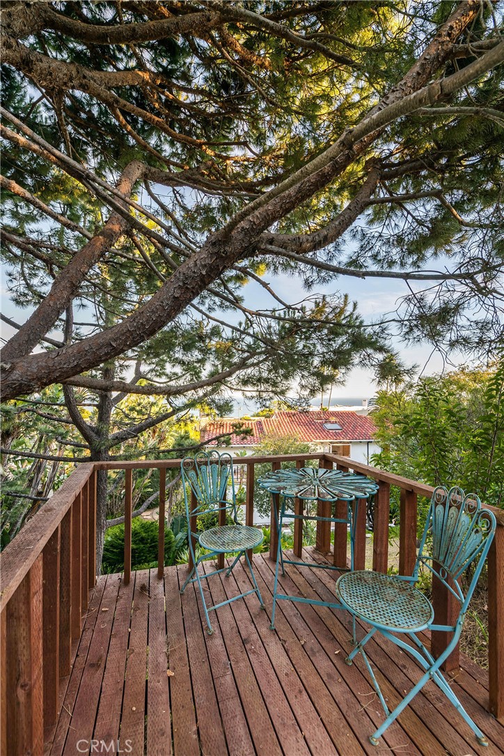https://media.crmls.org/medias/c9c69426-cfec-4f08-a2a0-3eb0d44f8eaa.jpg?preset=X-Large