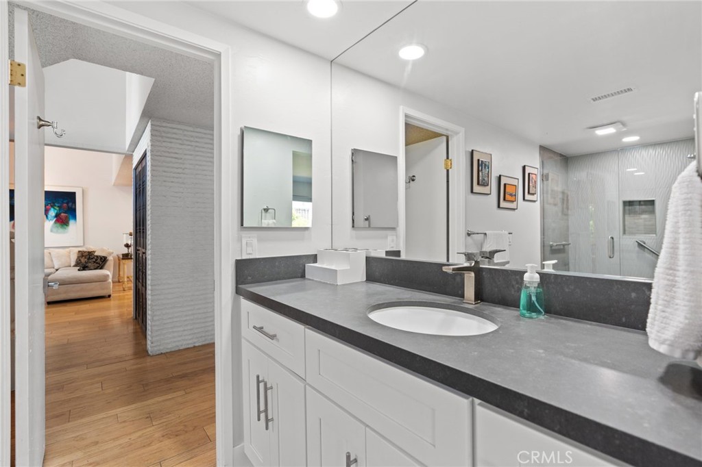 MLS #OC25155618 img 17