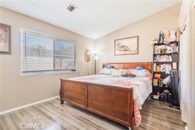 16850 Hidden Creek Drive, Victorville CA: https://media.crmls.org/medias/c9c7411d-be57-4852-8819-8f5edb0fd55f.jpg