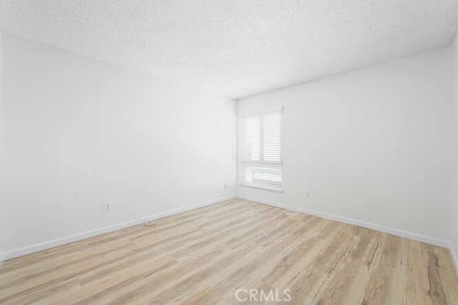 https://media.crmls.org/medias/c9c7a096-be3b-4111-abb3-b82bd5b9604e.jpg?preset=X-Large
