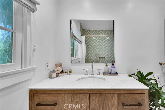 Detail Gallery Image 37 of 59 For 18090 Karen Dr, Encino,  CA 91316 - 4 Beds | 2/1 Baths
