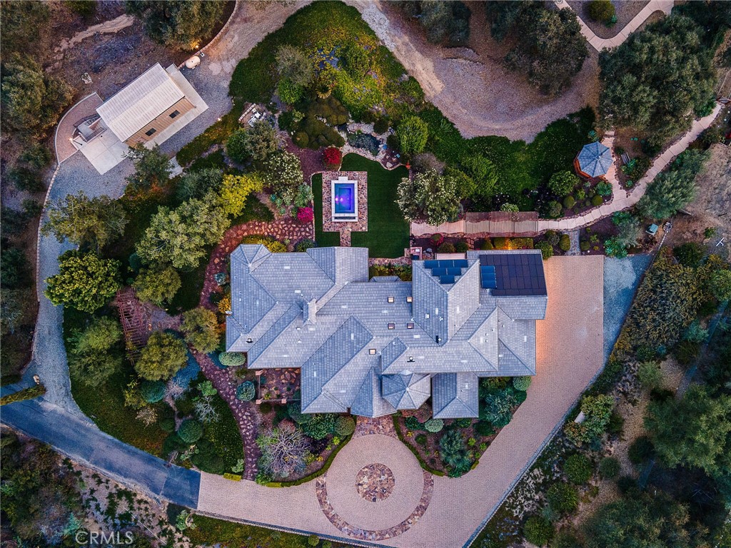 https://media.crmls.org/medias/c9c82026-831b-40b9-b810-431d912b2bcf.jpg?preset=X-Large