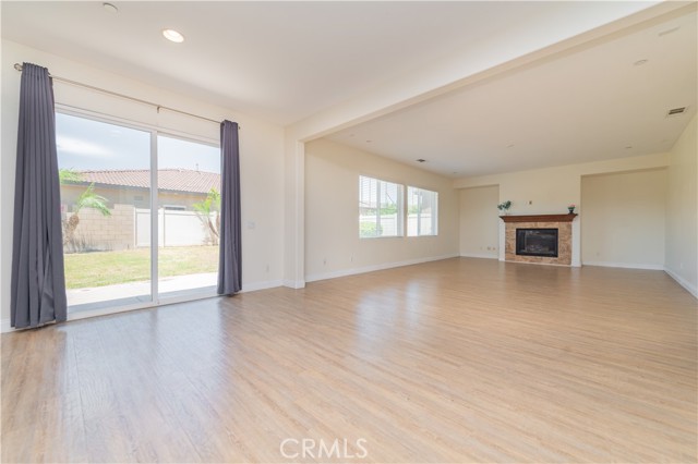6851 Tourmaline Drive, Eastvale CA: https://media.crmls.org/medias/c9c89b9f-f1e2-4ec2-8c96-9fba4f02a763.jpg