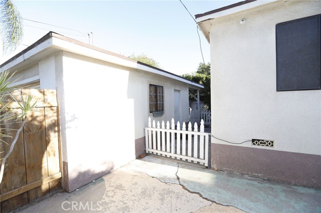 13006 Jefferson Avenue, Hawthorne CA: https://media.crmls.org/medias/c9c8ccbd-bf5f-43de-afc9-0b750c043ac7.jpg