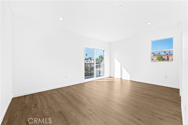 Detail Gallery Image 19 of 36 For 1342 Kingsley #1,  Los Angeles,  CA 90027 - 4 Beds | 4/1 Baths