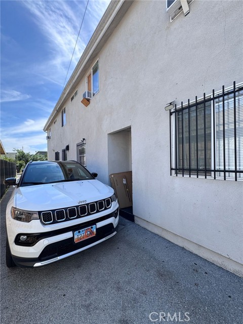 827 E 109th Place, Los Angeles CA: https://media.crmls.org/medias/c9c8e083-928b-4f7a-a6a5-8dea72724497.jpg
