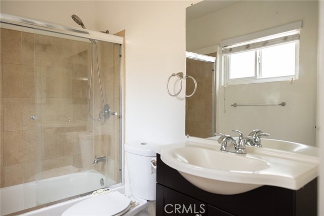 Detail Gallery Image 8 of 13 For 2727 1/2 Griffith Park Bld, Los Angeles,  CA 90027 - 1 Beds | 1 Baths