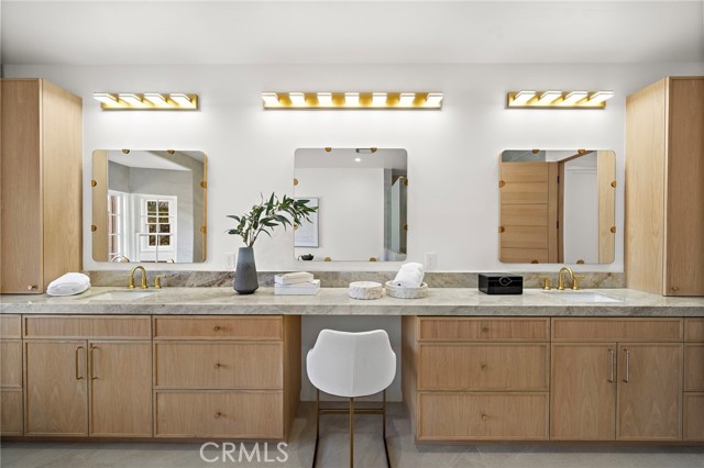48 Belcourt Drive, Newport Beach CA: https://media.crmls.org/medias/c9c9c105-4534-4c77-883f-64f2c52f4b51.jpg