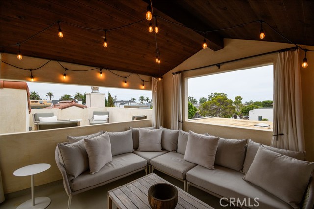 613 Larkspur Avenue, Corona del Mar CA: https://media.crmls.org/medias/c9caa9b0-a323-417e-925f-0a3dc7d035db.jpg