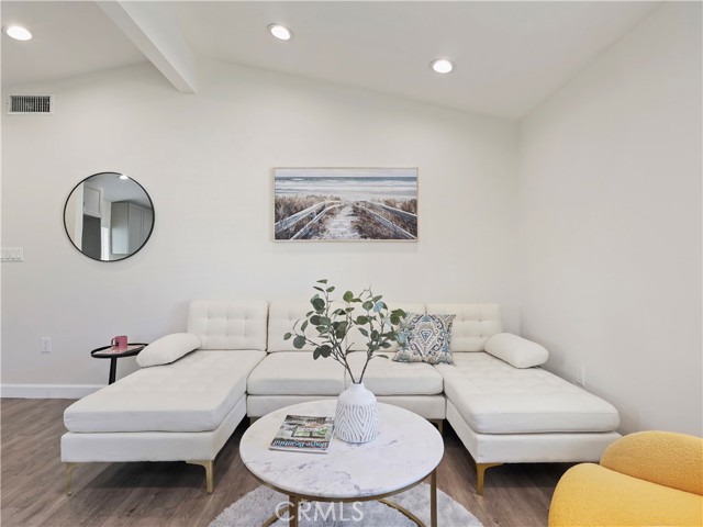 Detail Gallery Image 14 of 45 For 15801 Chatsworth, Granada Hills,  CA 91344 - 7 Beds | 4 Baths