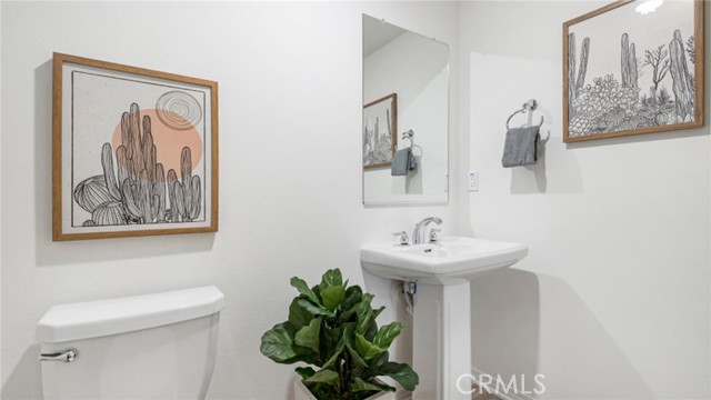 Detail Gallery Image 8 of 18 For 2456 Gunner Ridge Way, Rialto,  CA 92377 - 3 Beds | 2 Baths