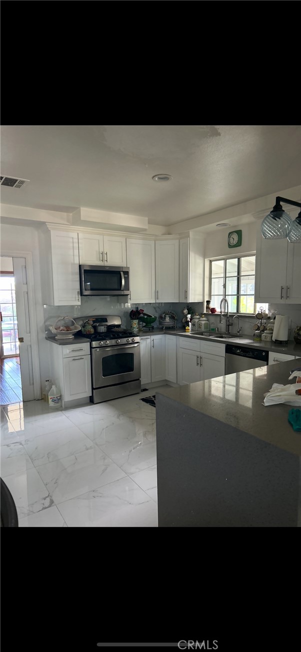 3848 E Avenue T4, Palmdale CA: https://media.crmls.org/medias/c9cc2ff7-95e3-41cc-b9d0-b90844855acc.jpg