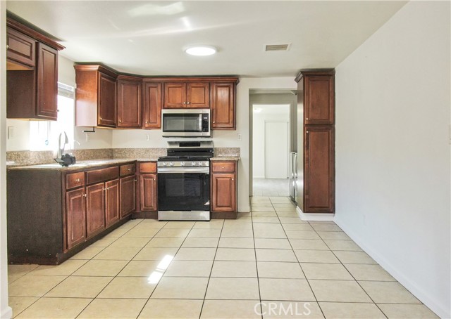 Detail Gallery Image 9 of 29 For 7347 Diamond St, Riverside,  CA 92504 - 5 Beds | 2/1 Baths