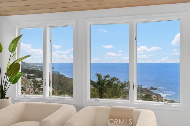 Detail Gallery Image 3 of 41 For 2526 Encina Way, Laguna Beach,  CA 92651 - 3 Beds | 3/1 Baths