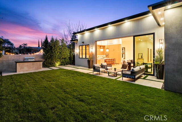 5727 Cahill Avenue, Tarzana CA: https://media.crmls.org/medias/c9ccc521-2f9a-423c-b4d4-d6015c1725f1.jpg