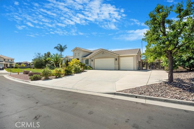 19247 Mountain Shadow Lane, Perris CA: https://media.crmls.org/medias/c9ccf16d-93d9-4d27-a6e6-16aaf9ec42ad.jpg