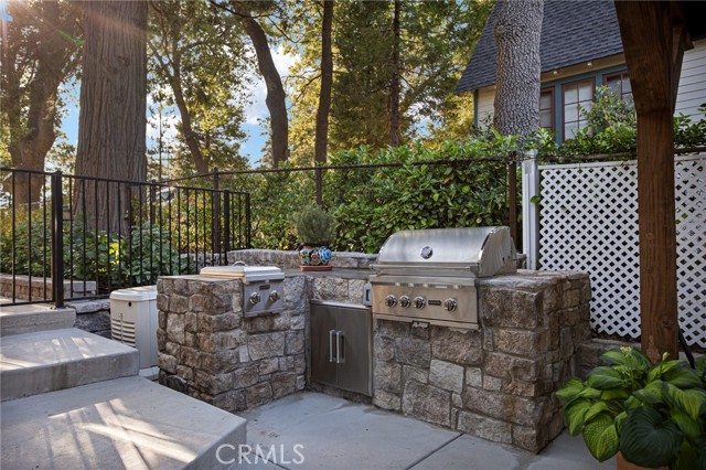 243 Manzanita Drive, Lake Arrowhead CA: https://media.crmls.org/medias/c9cdfa9b-a51c-402b-bafc-4e2e284821a4.jpg