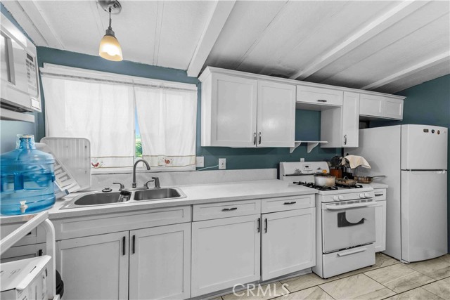 Detail Gallery Image 11 of 37 For 4139 Paramount #18,  Pico Rivera,  CA 90660 - 3 Beds | 1 Baths